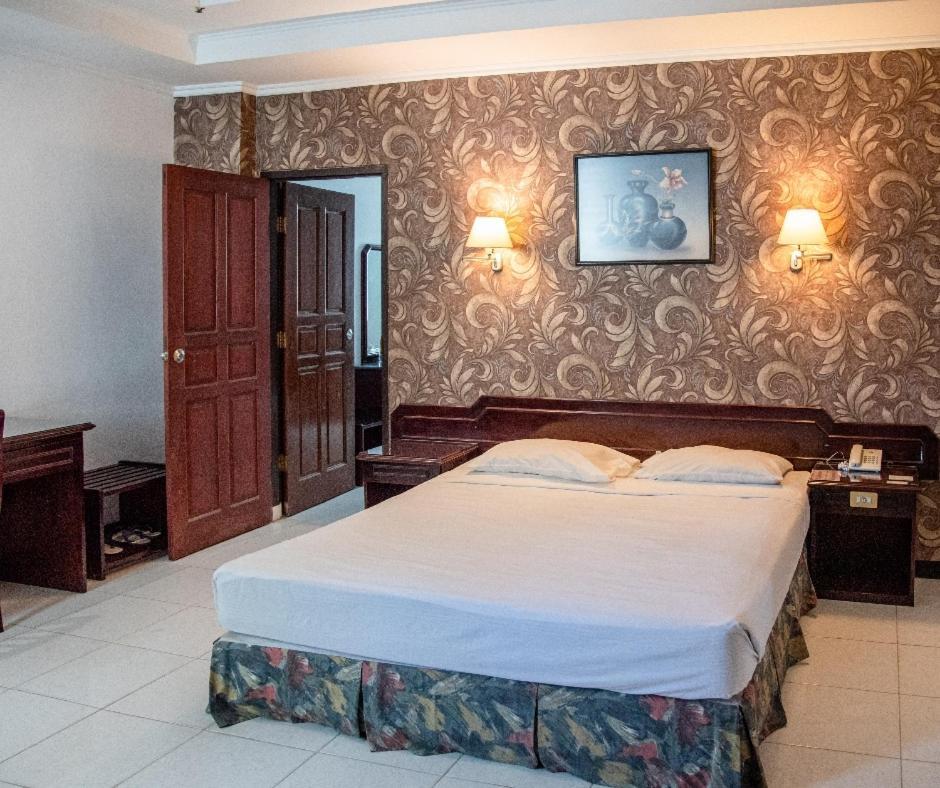 Melin Hotel Tanjungpinang Eksteriør bilde